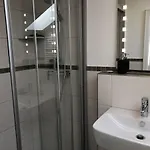 Und Frech Отель