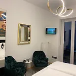 Отель Und Frech *