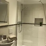 Hotel Und Frech