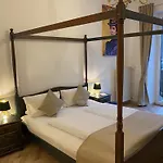 Und Frech Hotel