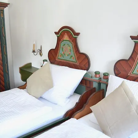 Und Frech Hotel