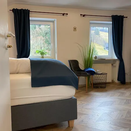 Und Frech Hotel