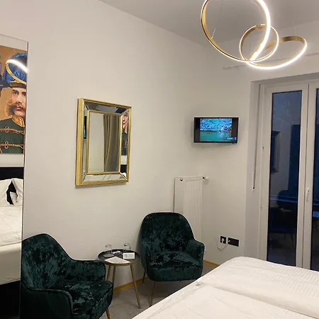 Hotel Und Frech *
