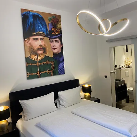 Otel Und Frech