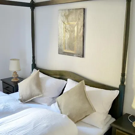 Und Frech Hotel