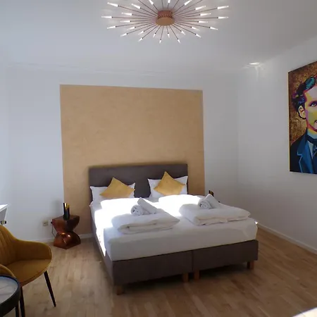 Hotel Und Frech