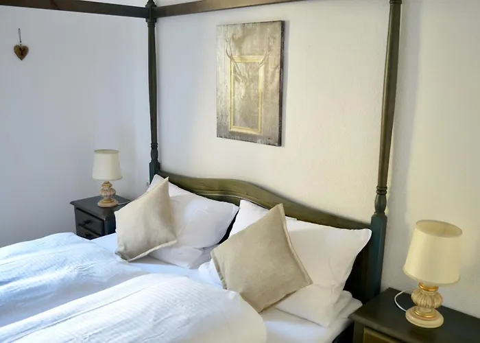 Und Frech Hotel